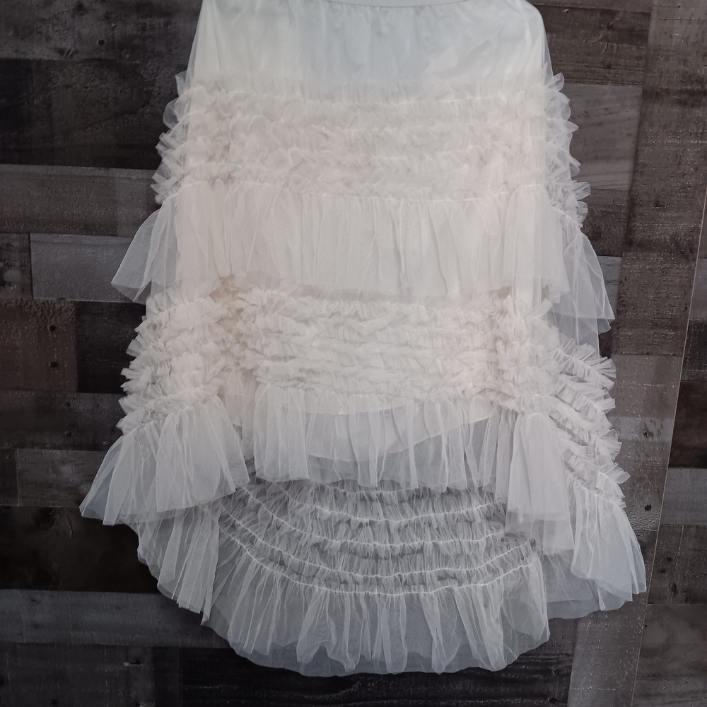Elegant White Hi Low Layered Mesh Skirt - Picture 3 of 7